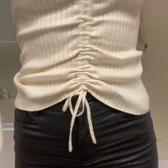 Guess off the shoulder top - Picture 2 of 3